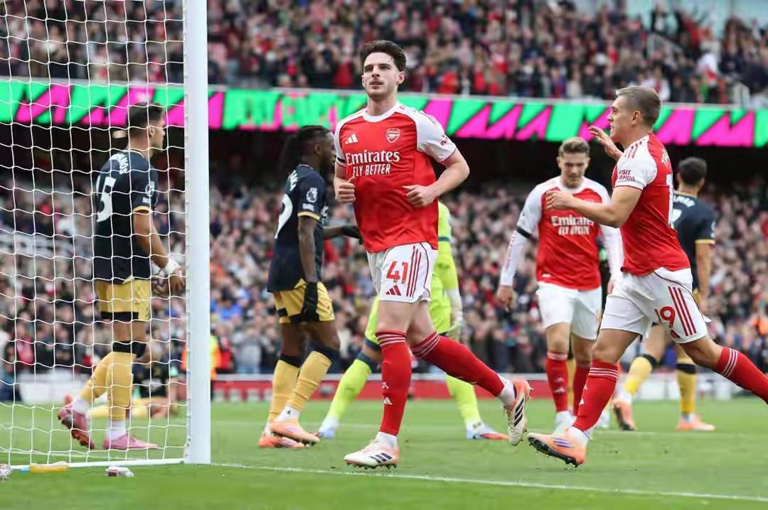 MK体育APP-关于清晨荷甲传出新动向，勒沃库森刷新队史纪录，管理层表态：气氛紧张，身体对抗强度拉满的信息